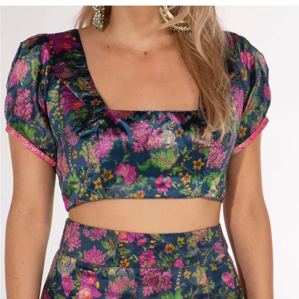 JAYA CROP TOP AND SKIRT SET - Picture 2 of 5